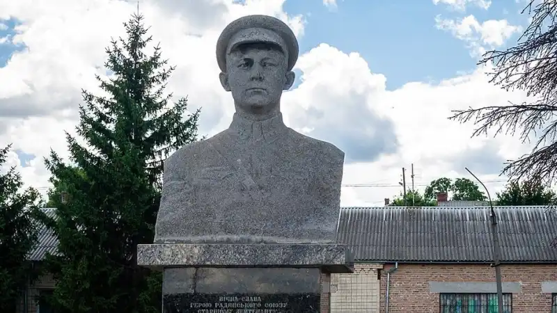 У Хмельницькому демонтували пам’ятник радянському солдату на станції Гречани