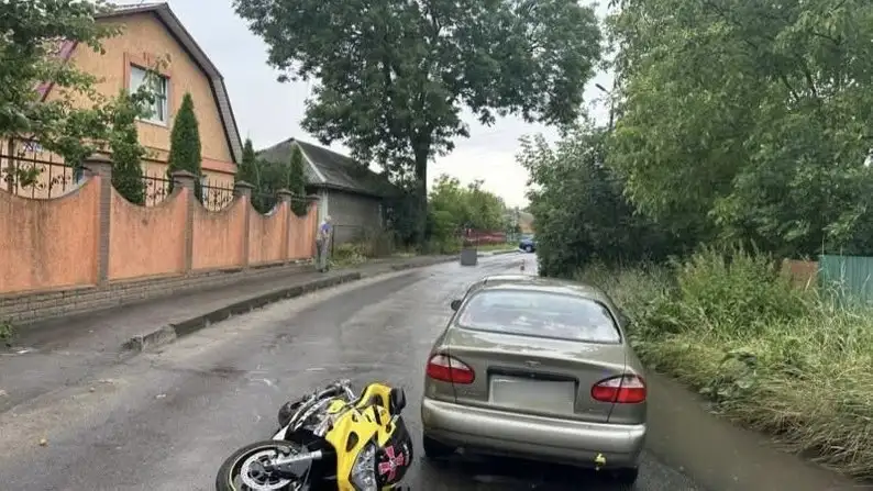 У Хмельницькому мотоцикліст потрапив у ДТП і опинився в лікарні