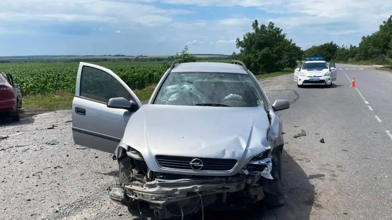 Поблизу села Клинини зіткнулися два авто: водій і пасажирка госпіталізовані