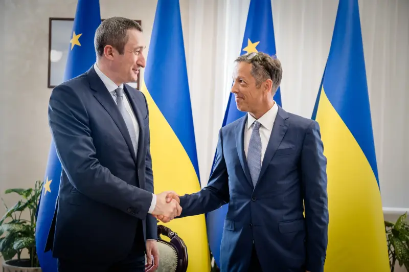 Україна та МОМ підписали меморандум для підтримки повернення українців із-за кордону