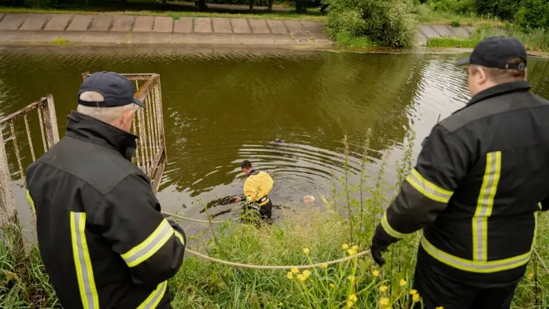 У Хмельницькому з річки Кудрянка дістали тіло невідомого чоловіка