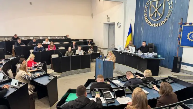 Хмельницька міськрада: допомога військовим, вшанування Героїв та нові проєкти для громади