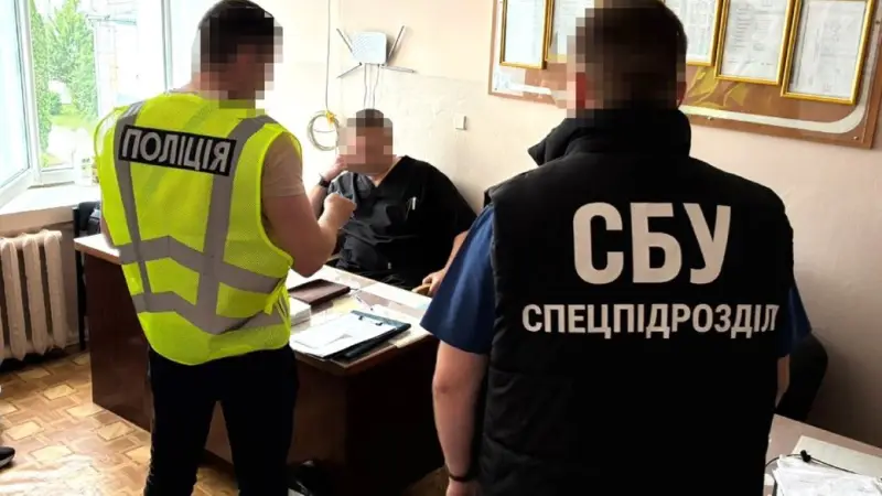 На Хмельниччині викрили лікаря, який вимагав 6 тисяч доларів за фіктивне оформлення інвалідності